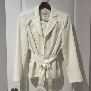 Le Suit Belted Blazer Pant Suit, Size 4P
